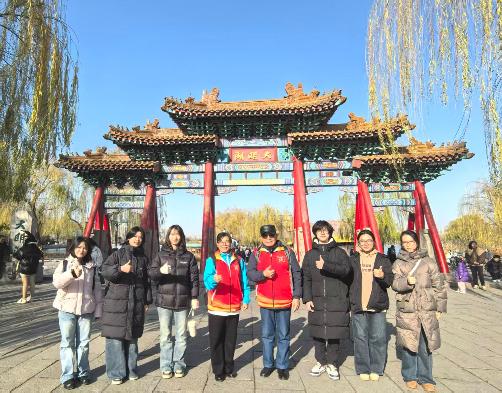 政法青协开展“明湖聆泉，百花话古”文化探寻活动